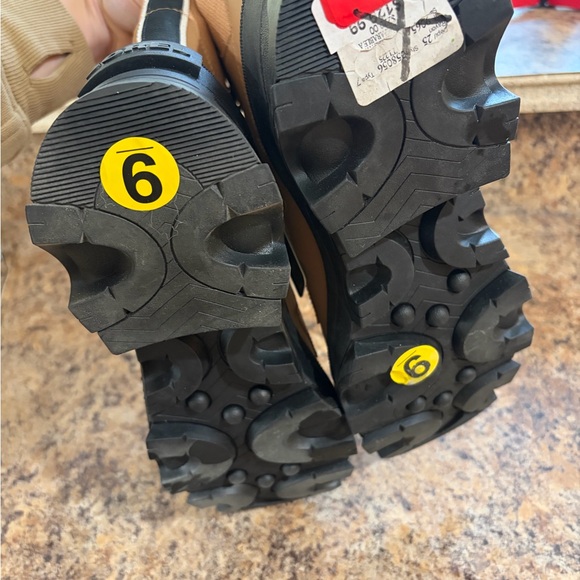 Sorel Tan Lace-Up Platform Women's Boots with Black Sole - Picture 2 of 5